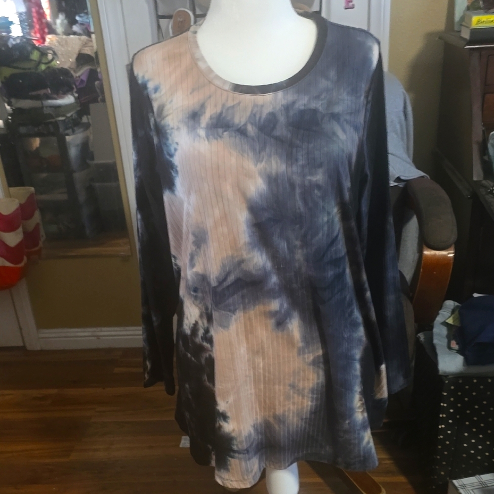 LOGO Tie-Dye Long Sleeve Top.